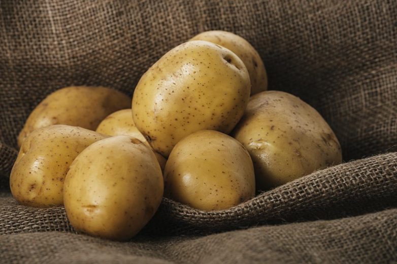 Ароматный картофель по-деревенски