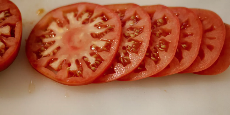 «Бомбовая» закуска из баклажанов с помидорами