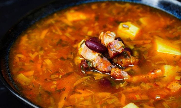 Наваристая кастрюля бесподобного кавказского супа из банки фасоли за 30 минут