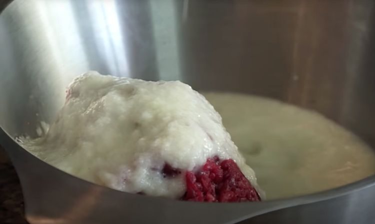 Секрет сочных чебуреков: в тесто добавляется немного уксуса