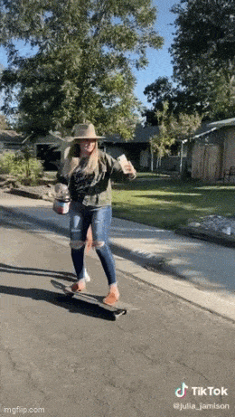 Женская логика в действии: гифки, которые заставят вас улыбнуться