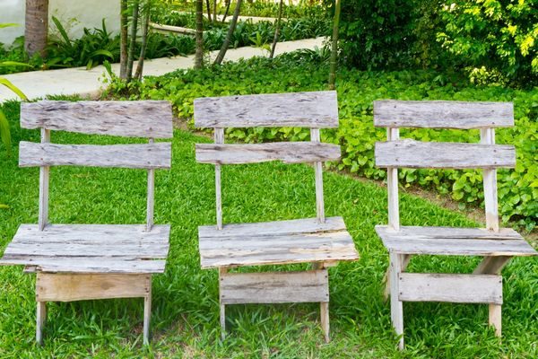 Отличные идеи деревянной садовой мебели