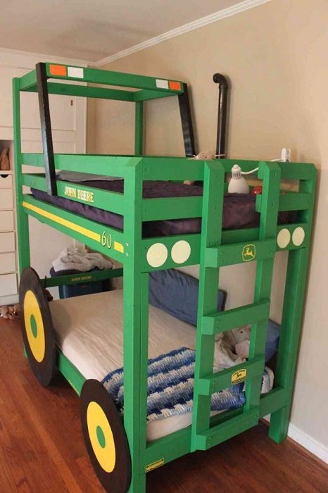 Двухярусные кровати для экономии места в детской