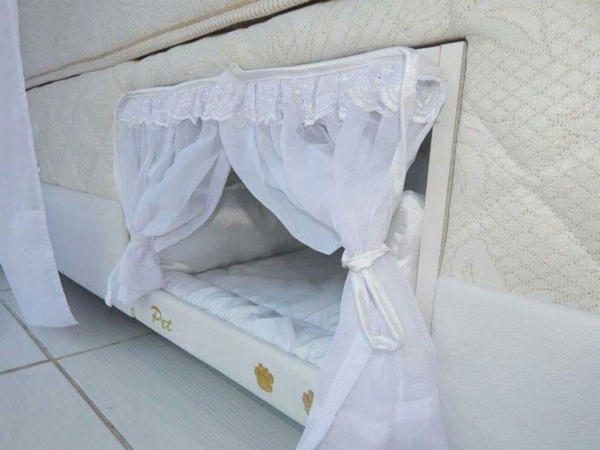 Необычная кровать со встроенным местом для домашнего питомца