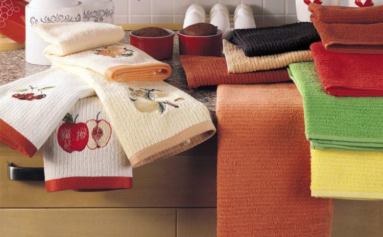 Как очистить застарелые пятна на кухонных полотенцах?