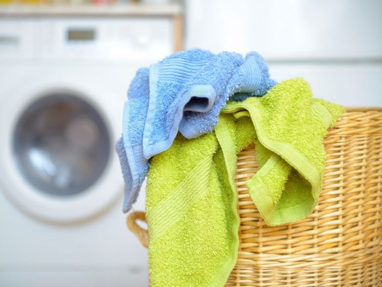 Как отстирать кухонные полотенца в микроволновке?