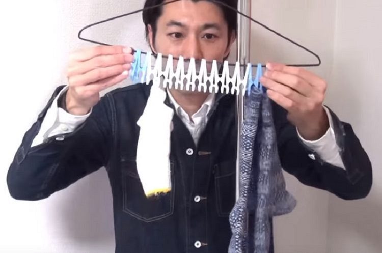 Необычные способы использования плечиков для одежды
