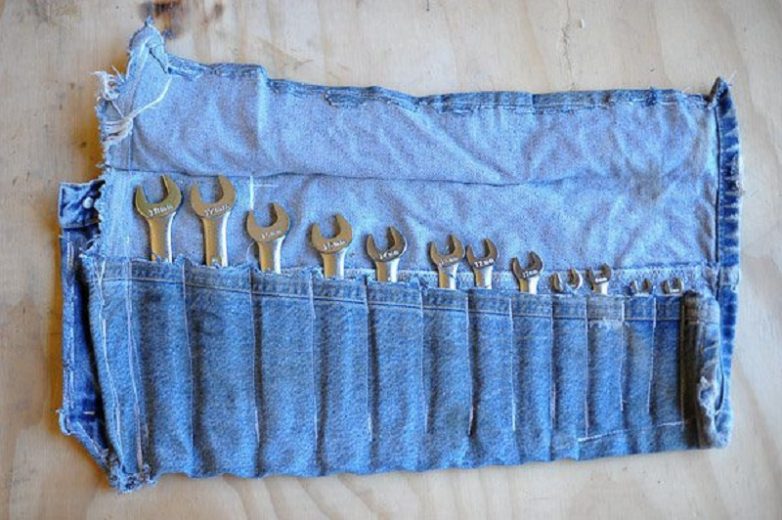 25 ярких идей применения старых джинсов!