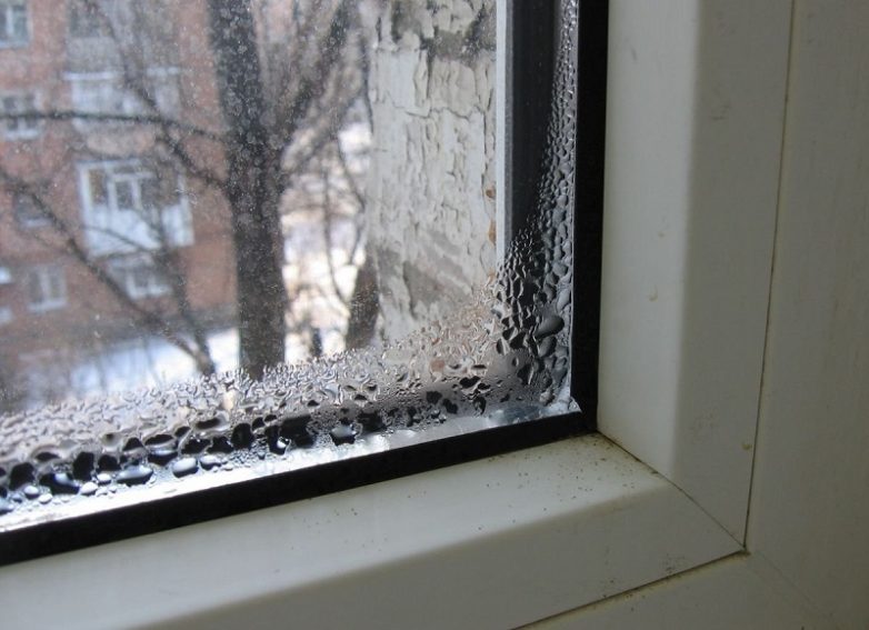 Как избавиться от конденсата на окнах