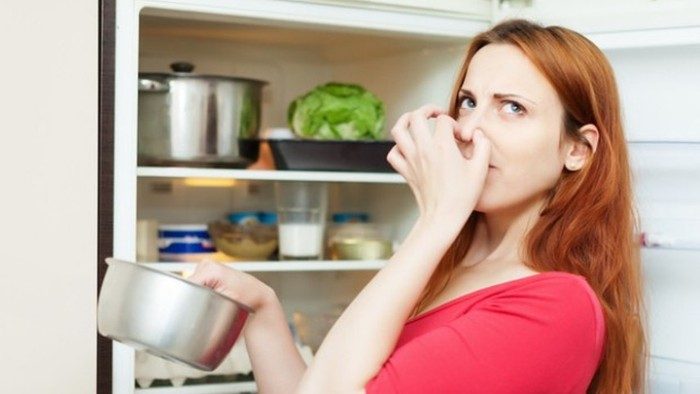 10 хитростей, которые помогут сохранить продукты и чистоту в холодильнике