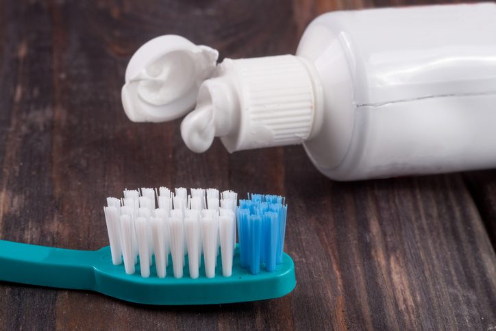 5 необычных способов применения зубной пасты