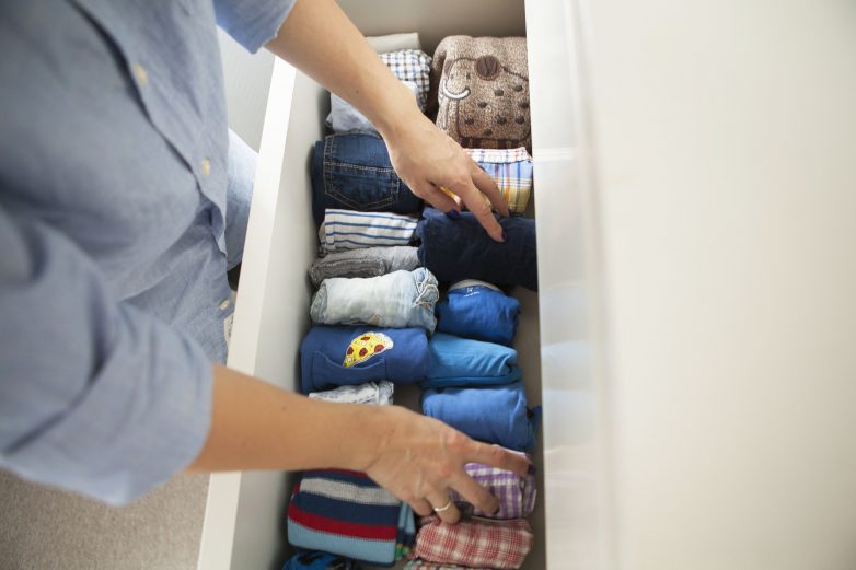 6 простых способов навести порядок в шкафу