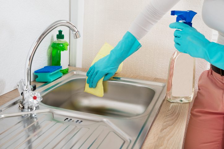 Насколько часто нужно мыть кухонную раковину?