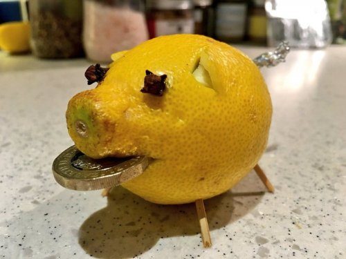 Мировая новогодняя традиция «Хрюшки из лимона»