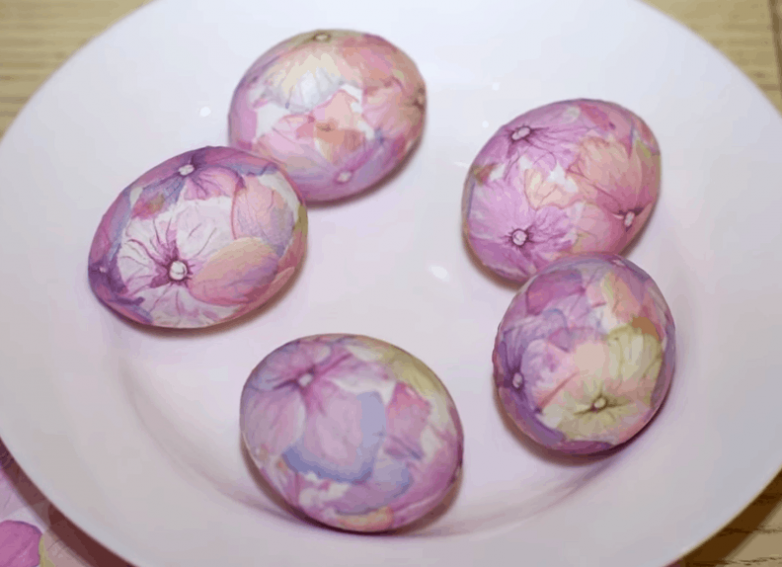 Как окрасить пасхальные яйца не используя краситель