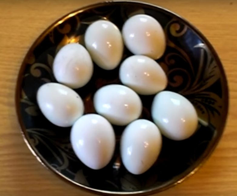Красим перепелиные яйца