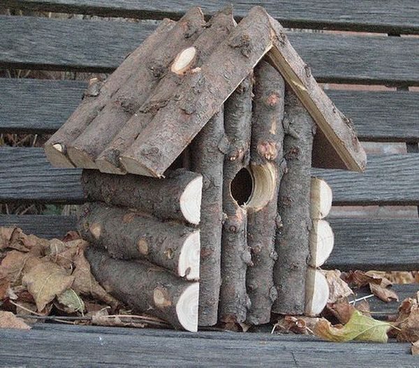 Креативные идеи для сада из необработанной древесины
