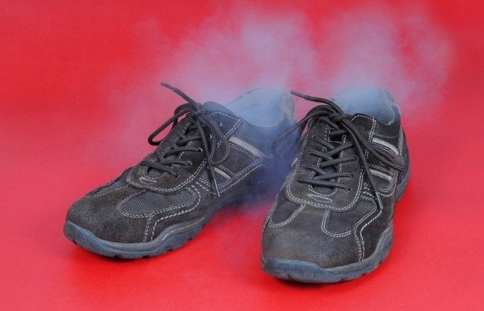 Как избавиться от неприятного запаха из обуви