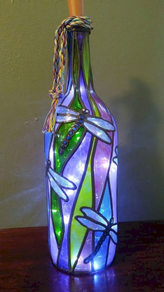 Оригинальное украшение стеклянных бутылок
