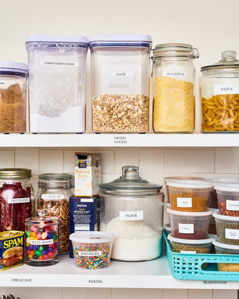 Вещи, которые не должны храниться в нижних кухонных шкафах