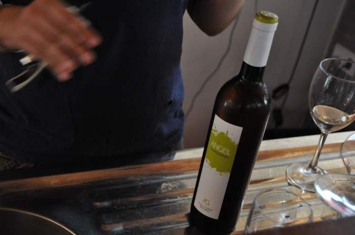 Как открыть вино без штопора