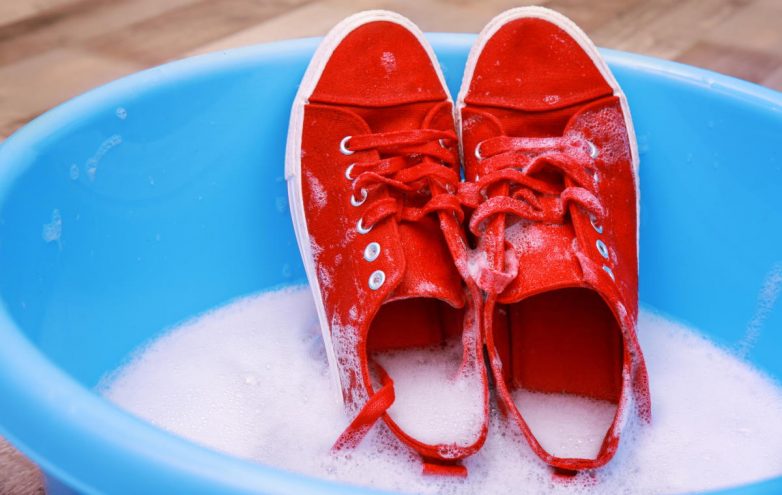 Зачем класть кусочки мыла в ботинки