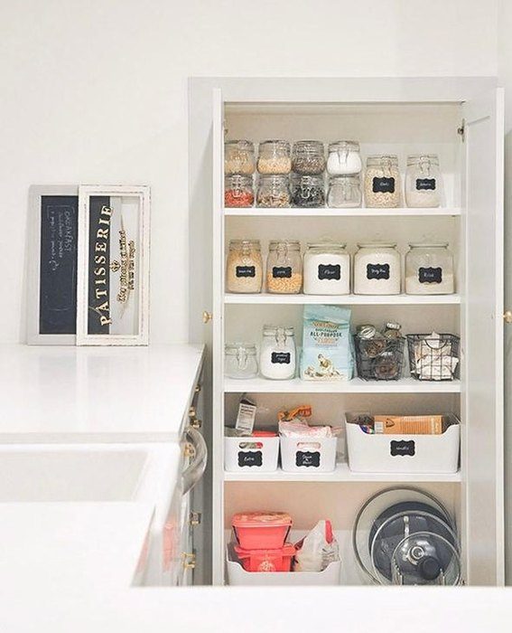 10 лайфхаков для организации хранения в кухонных шкафчиках