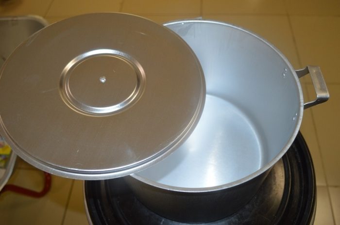 «Бабушкин» способ почистить алюминиевую посуду