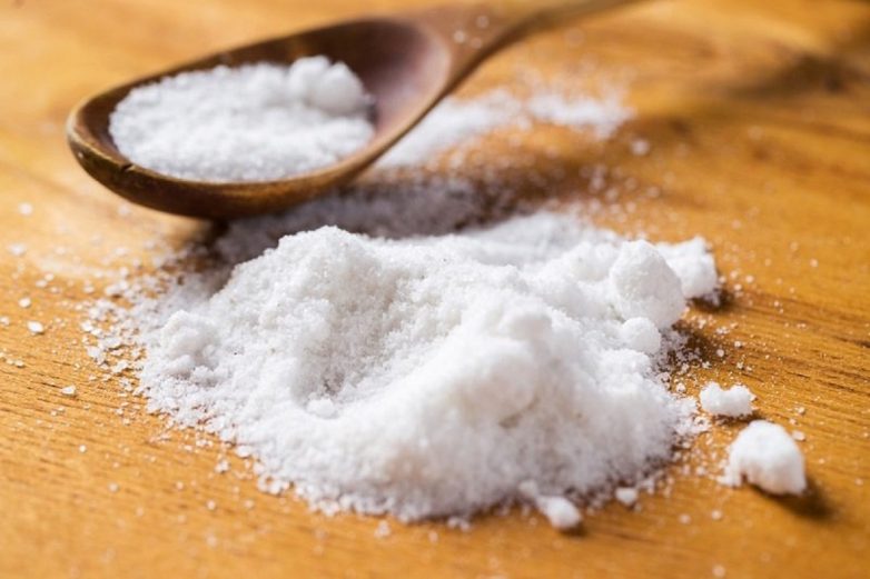 Зачем в духовку нужно ставить противень с солью