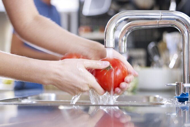 Как правильно мыть фрукты и овощи из супермаркета