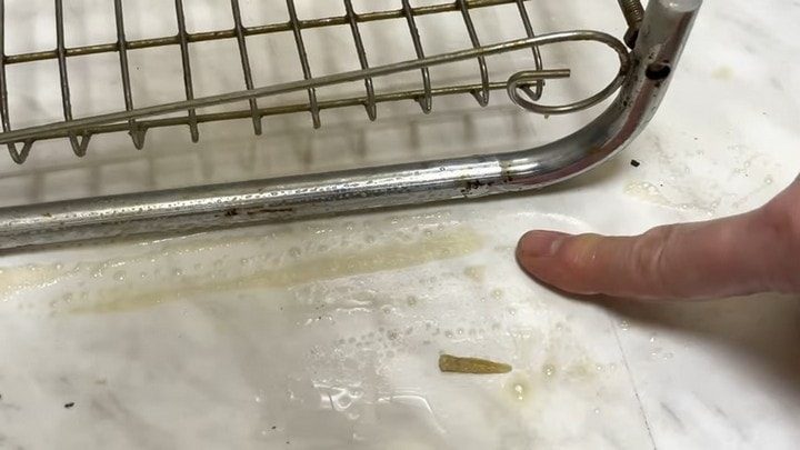 Как отмыть ржавчину с металлических полочек