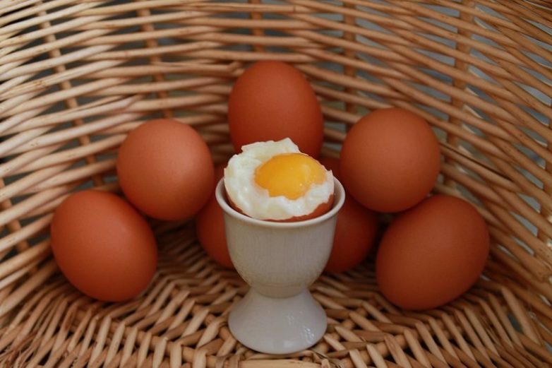 Сколько варятся яйца всмятку
