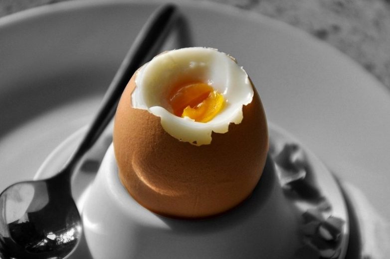 Сколько варятся яйца всмятку