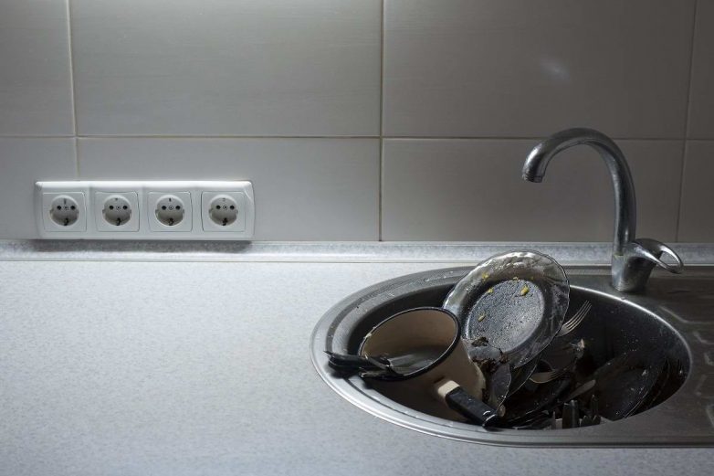 Признаки, которые намекают на то, что кухне не помешала бы генеральная уборка