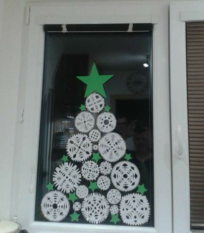 Идеи, как украсить окна к зимним праздникам