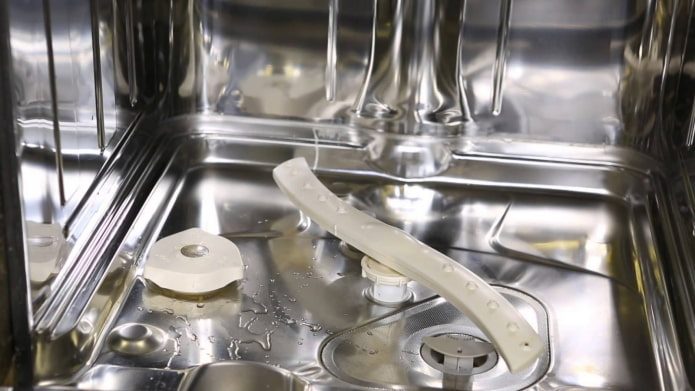 Как правильно чистить посудомоечную машину