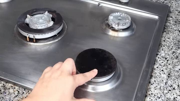 Как быстро почистить конфорки газовой плиты