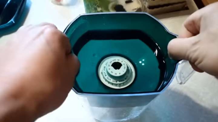 Как прочистить кувшинный фильтр для воды
