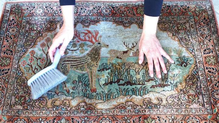 Как почистить ковёр от пыли и грязи без химии
