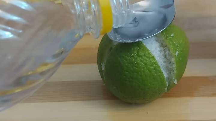 Как избавиться от комаров и неприятных запахов в доме при помощи лимона