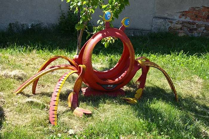Идеи превращения старых шин в садовый декор