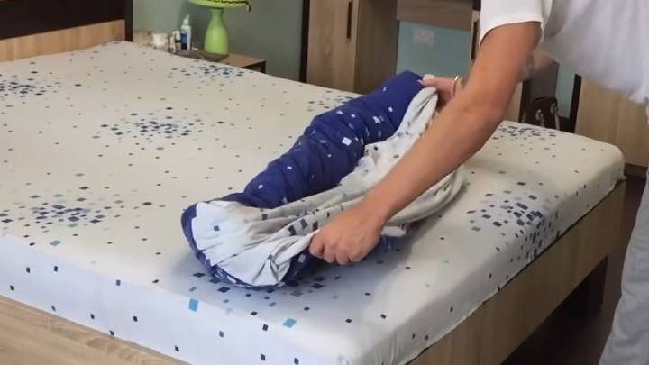 Как заправить одеяло в пододеяльник за минуту