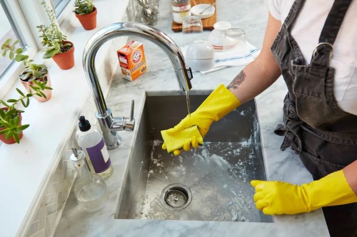 7 подручных вариантов, которыми можно заменить средство для мытья посуды