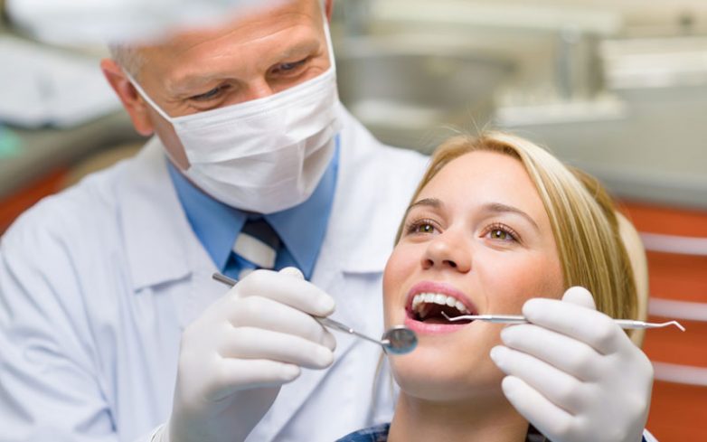 «На зубок» будущей маме: когда идти к стоматологу?