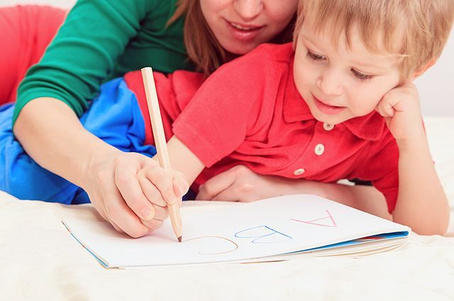 Дошкольное развитие: как правильно учить ребёнка писать буквы