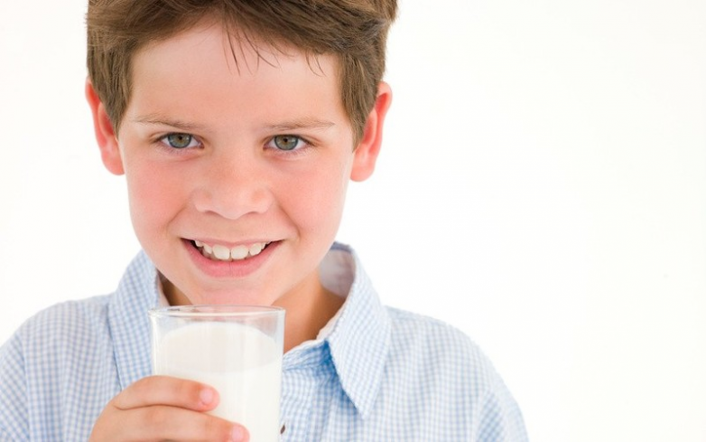 Нужно ли детям пить молоко?