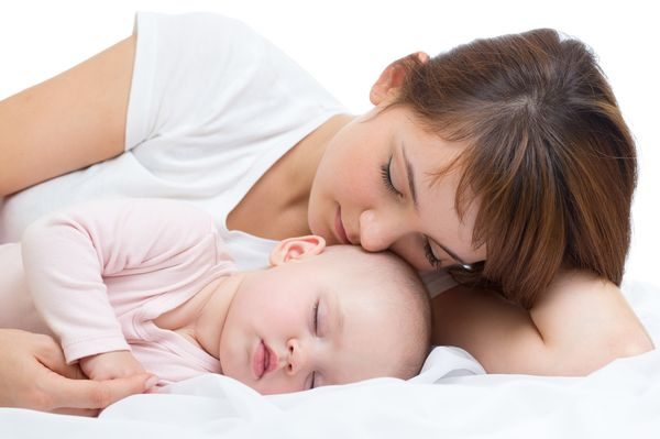 Почему новорожденный плохо спит днем?