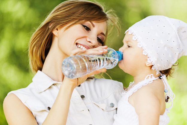 Как правильно выбрать воду для ребёнка?