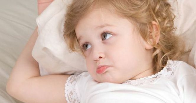 3 причины, по которым ребенок плачет во сне