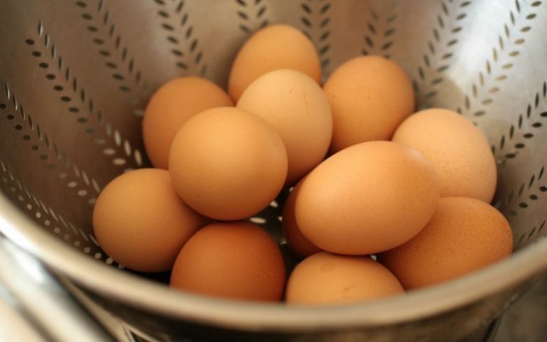 Сколько яиц можно давать ребенку в день?